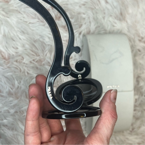 Prada sunglasses with case - Picture 7 of 13